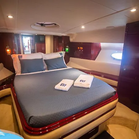 Barco No Coracao Da - Iate De 5 Estrelas