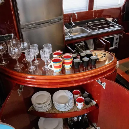 Botel Barco No Coracao Da - Iate De 5 Estrelas