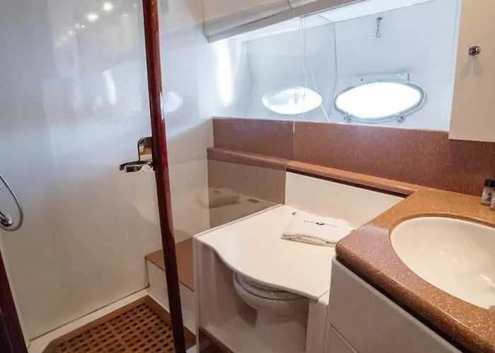 Botel Barco No Coracao Da - Iate De 5 Estrelas Viana do Castelo