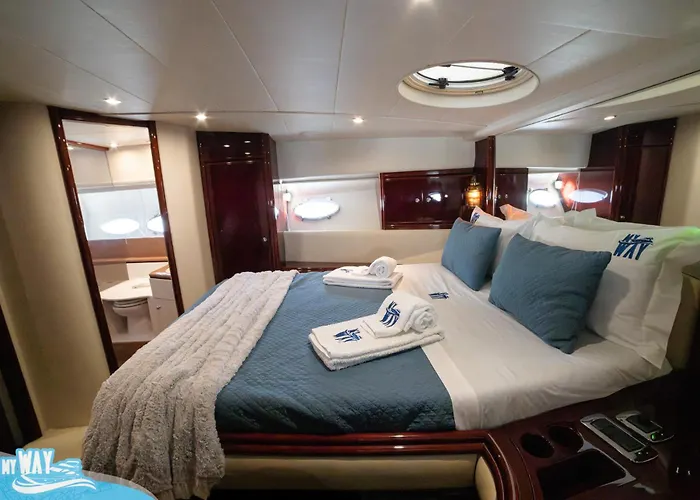 Barco No Coracao Da - Iate De 5 Estrelas Botel