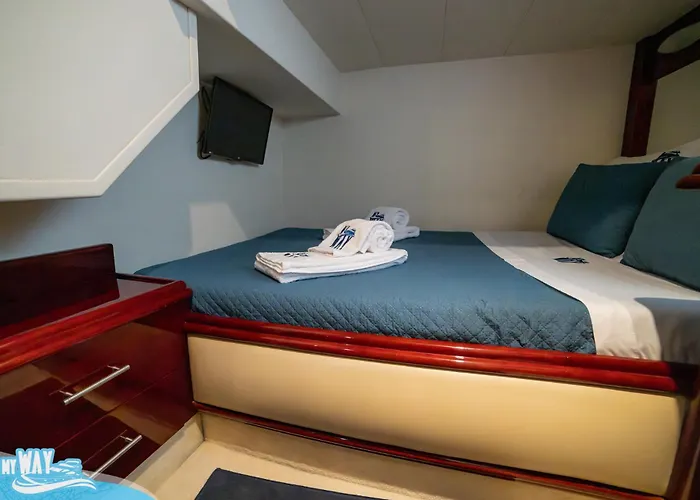 Botel Barco No Coracao Da - Iate De 5 Estrelas *