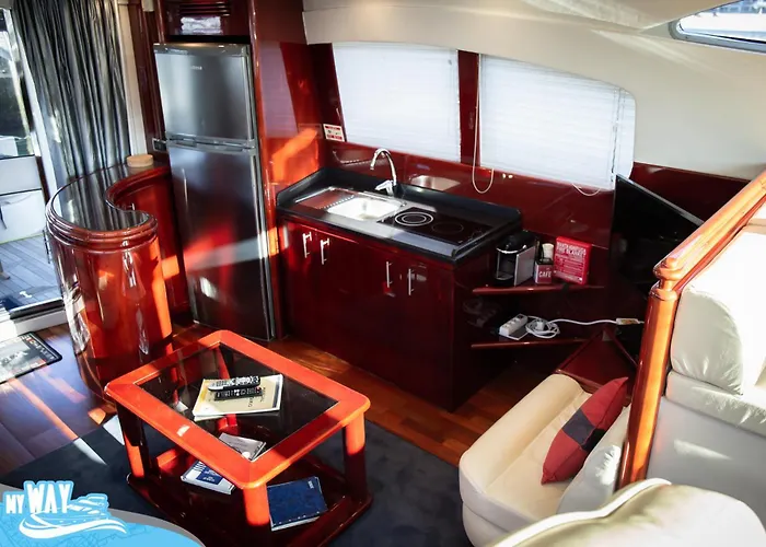 Barco No Coracao Da - Iate De 5 Estrelas