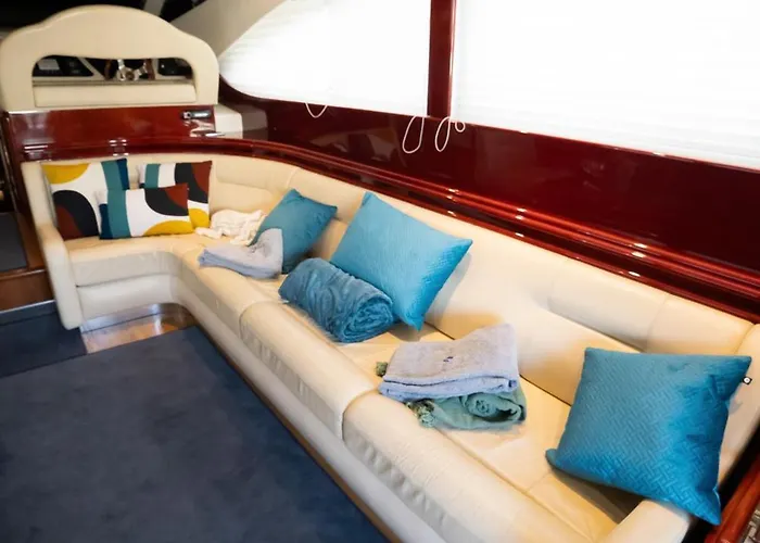 Barco No Coracao Da - Iate De 5 Estrelas Botel *