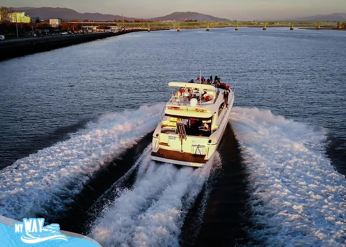 Botel Barco No Coracao Da - Iate De 5 Estrelas *