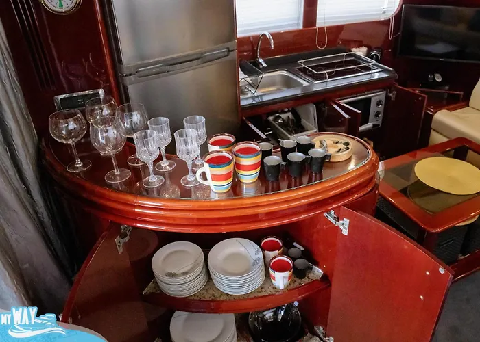 Botel Barco No Coracao Da - Iate De 5 Estrelas