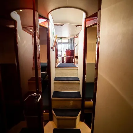 Barco No Coração Da - Iate De 5 Estrelas