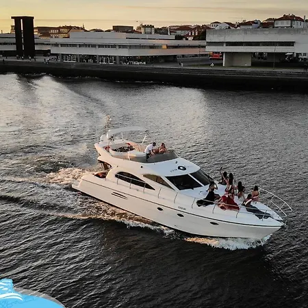 Barco No Coracao Da - Iate De 5 Estrelas
