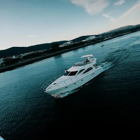 Barco No Coracao Da - Iate De 5 Estrelas Botel