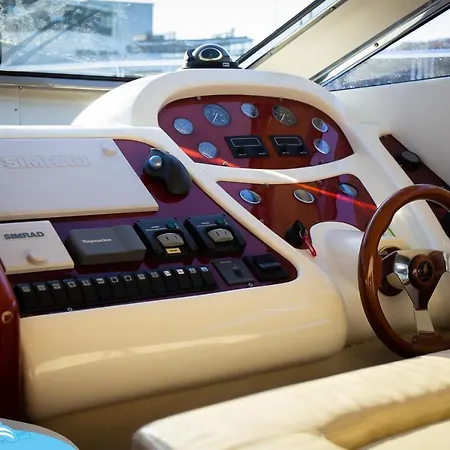 Barco No Coracao Da - Iate De 5 Estrelas Botel