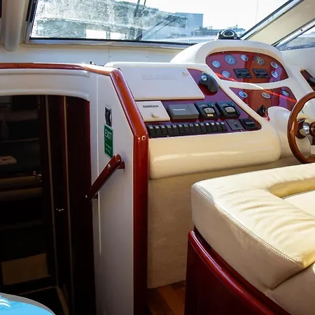 Hotel na wodzie Barco No Coracao Da - Iate De 5 Estrelas Viana do Castelo