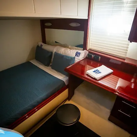Botel Barco No Coracao Da - Iate De 5 Estrelas *