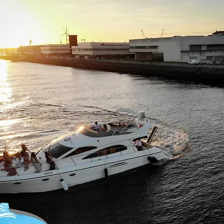 Barco No Coracao Da - Iate De 5 Estrelas