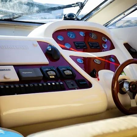 Botel Barco No Coracao Da - Iate De 5 Estrelas