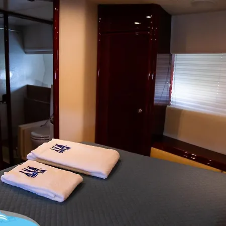 Barco No Coracao Da - Iate De 5 Estrelas