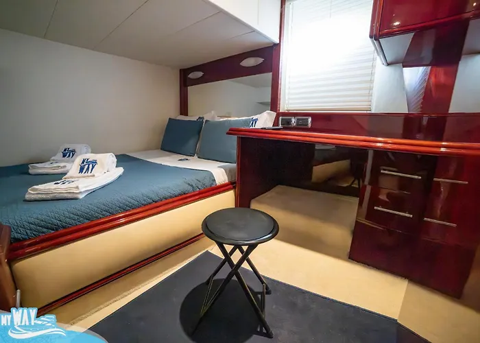 Botel Barco No Coracao Da - Iate De 5 Estrelas